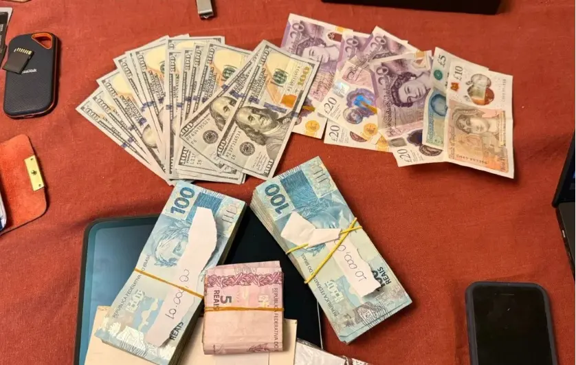 Parte dos objetos apreendidos na operação