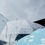 Segundo a previsão do tempo, o padrão climático desta segunda-feira, 9, será marcado por calor e pancadas de chuva típicas de verão | Foto: Jcomp/Freepik