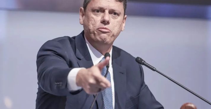 O governador de São Paulo, Tarcísio de Freitas: "Tem bom trabalho, tem trabalho que é ruim" | Foto: Paulo Pinto/Agência Brasil