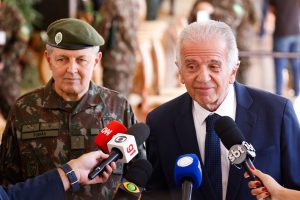 O ministro da Defesa, José Múcio, acompanhado do comandante do Exército, general Tomás Paiva - 2/3/2026 | Wilton Junior/Estadão Conteúdo