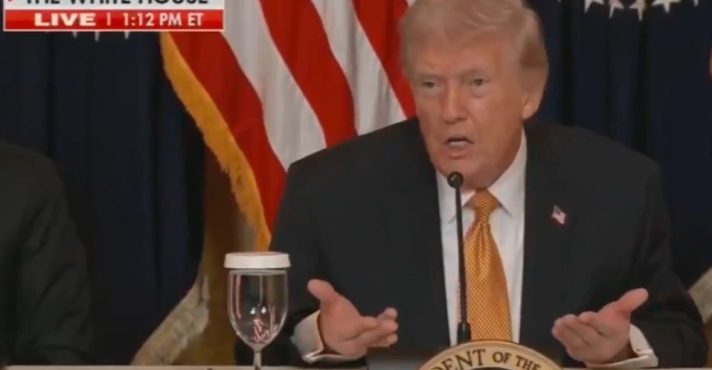 Trump diz a jornalistas, na Casa Branca, que líderes iranianos estão mortos | Foto: Reprodução/X