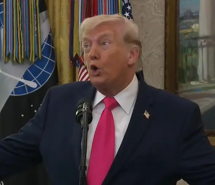 O presidente dos EUA, Donald Trump, em entrevista a jornalistas na Casa Branca | Foto: Reprodução/X