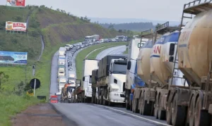 Caminhoneiros durante greve em 2015 | Foto: Valter Campanato/Agência Brasil