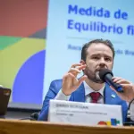 O mais novo ministro da Fazenda, Dario Durigan, em evento da pasta, em Brasília. Ele foi o número 2 do órgão durante a gestão Fernando Haddad | Foto: Diogo Zacarias/Ministério da Fazenda