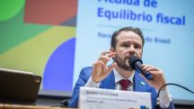 O mais novo ministro da Fazenda, Dario Durigan, em evento da pasta, em Brasília. Ele foi o número 2 do órgão durante a gestão Fernando Haddad | Foto: Diogo Zacarias/Ministério da Fazenda