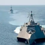 dois navios de guerra dos eua em alto mar