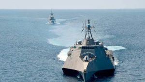 dois navios de guerra dos eua em alto mar