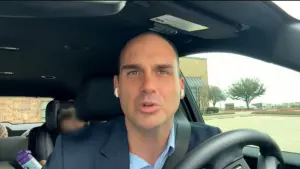 Dos Estados Unidos, Eduardo Bolsonaro discursa em ato na Avenida Paulista | Foto: Revista Oeste