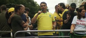 Flávio Bolsonaro durante discurso no ato Acorda, Brasil | Foto: Reprodução/Redes sociais