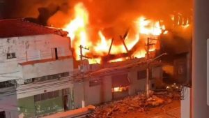 Incêndio na Rua Sampaio Moreira, no Brás, em São Paulo | Foto: Reprodução/Redes sociais