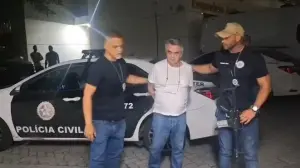 O ator José Dumont chega preso à Polinter, no Rio | Foto: Divulgação/Polícia Civil