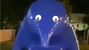 jovem-australiana-condenada-multa-vandelizar-escultura-australia