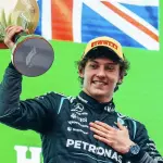 Kimi Antonelli, da Mercedes, no pódio do GP da China | Foto: Divulgação/Mercedes
