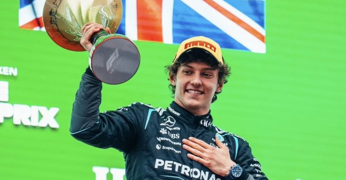 Kimi Antonelli, da Mercedes, no pódio do GP da China | Foto: Divulgação/Mercedes