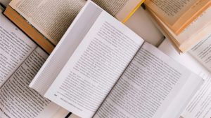 As mulheres correspondem a 61% dos consumidores de livros | Foto: Reprodução/Freepik