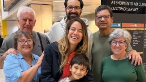 Atriz Miá Mello desembarca no Brasil de volta do Catar após 11 dias de tensão