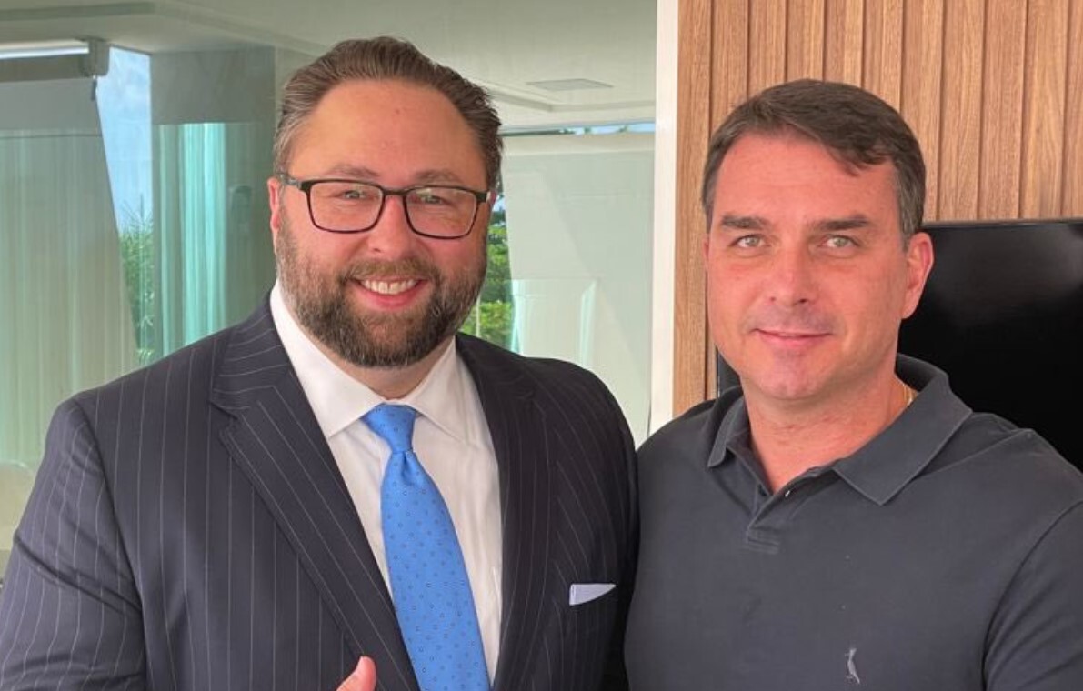 Aliado de Trump declara apoio a Flávio Bolsonaro: ‘próximo presidente’