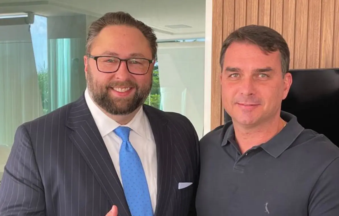 Aliado de Trump declara apoio a Flávio Bolsonaro: 'próximo presidente'