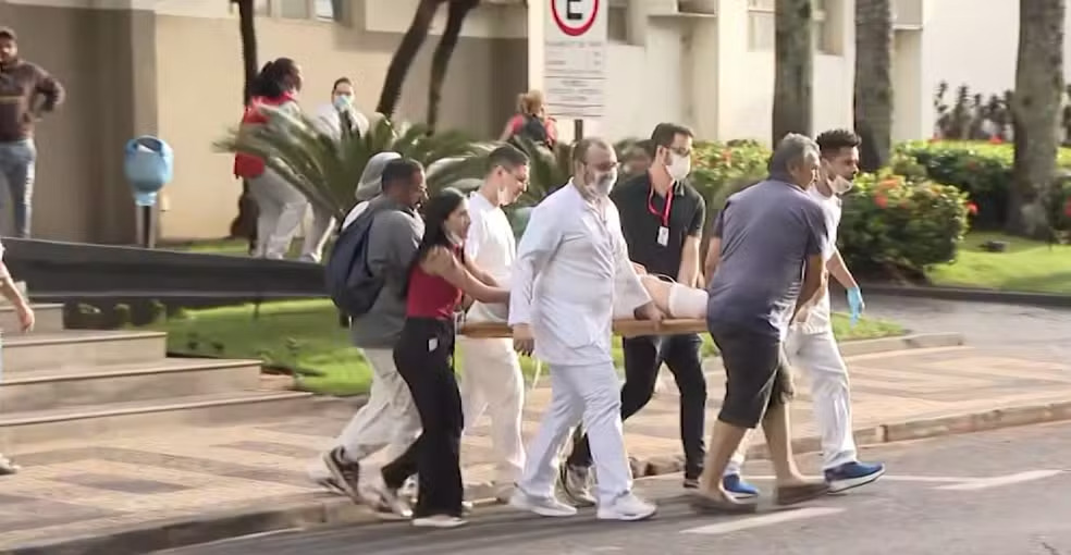 Equipes se revezaram para retirar pacientes de hospital | Foto: TV Integração/Reprodução