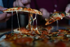 Segundo a Agevisa, o estabelecimento apresentava armazenamento inadequado de alimentos e presença de insetos | Foto: Reprodução/Brenna Huff/Unsplash