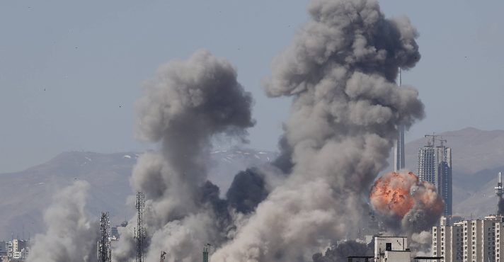 Forças dos EUA e de Israel atacam Teerã em áreas estratégicas e sensíveis como parte de grande ofensiva militar na República Islâmica do Irã
