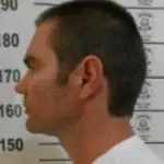 O banqueiro Daniel Vorcaro teve o cabelo raspado durante estadia na penitenciária de Potim (SP) | Foto: Divulgação/SAP