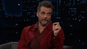 Wagner Moura ataca Bolsonaro em programa nos EUA e celebra prisão do ex-presidente