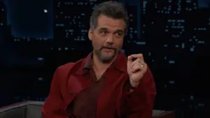 Wagner Moura ataca Bolsonaro em programa nos EUA e celebra prisão do ex-presidente