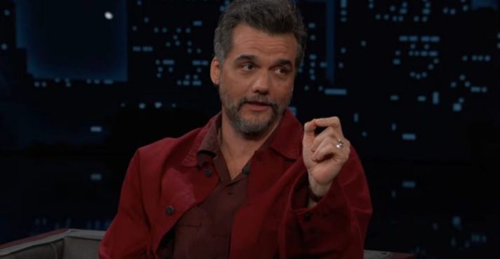 Wagner Moura ataca Bolsonaro em programa nos EUA e celebra prisão do ex-presidente