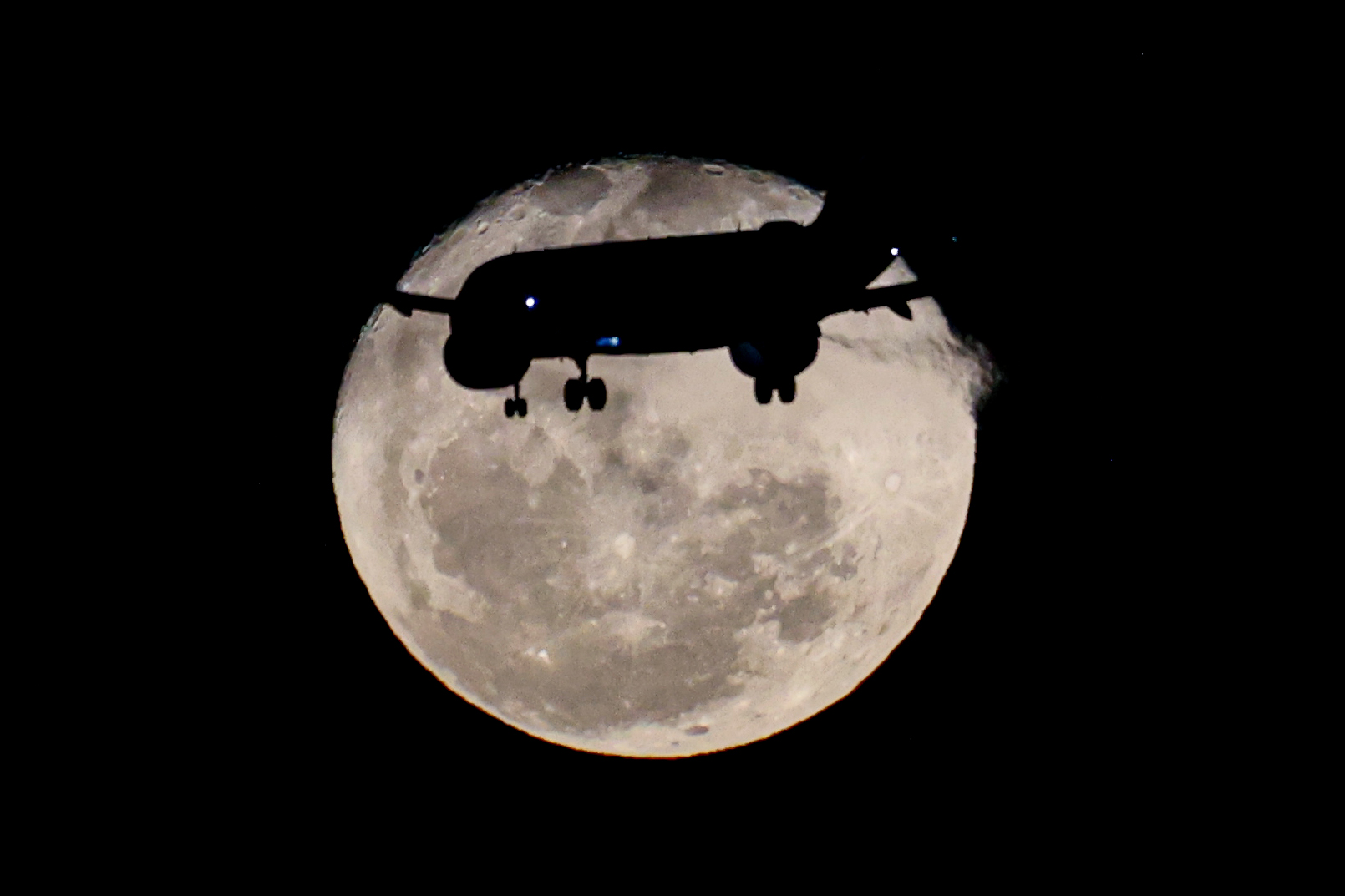 Avião