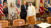 Xeique Maomé bin Zayed Al Nahyan, dos Emirados Árabes Unidos, e o presidente dos EUA, Donald Trump, em Washington DC, em maio de 2017