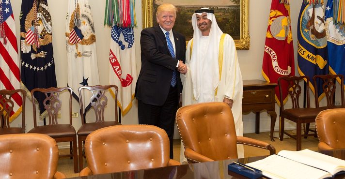 Xeique Maomé bin Zayed Al Nahyan, dos Emirados Árabes Unidos, e o presidente dos EUA, Donald Trump, em Washington DC, em maio de 2017