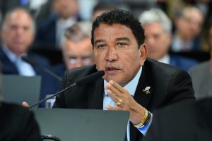 Senador Magno Malta durante sabatina de Jorge Messias ao STF | Foto: Andressa Anholete/Agência Senado