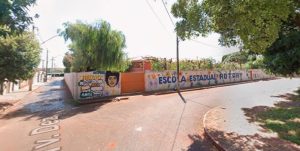 Adolescente invade escola e ataca crianças com canivete