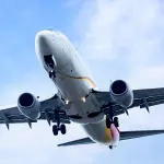 Controladores de voo trabalham dia e noite para administrar os pousos e decolagens no Aeroporto de Congonhas | Foto: Onlyyouqj/Freepik aeroportos