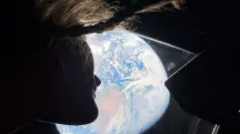 Astronauta da Artemis II observa a Terra | Foto: Divulgação/Nasa