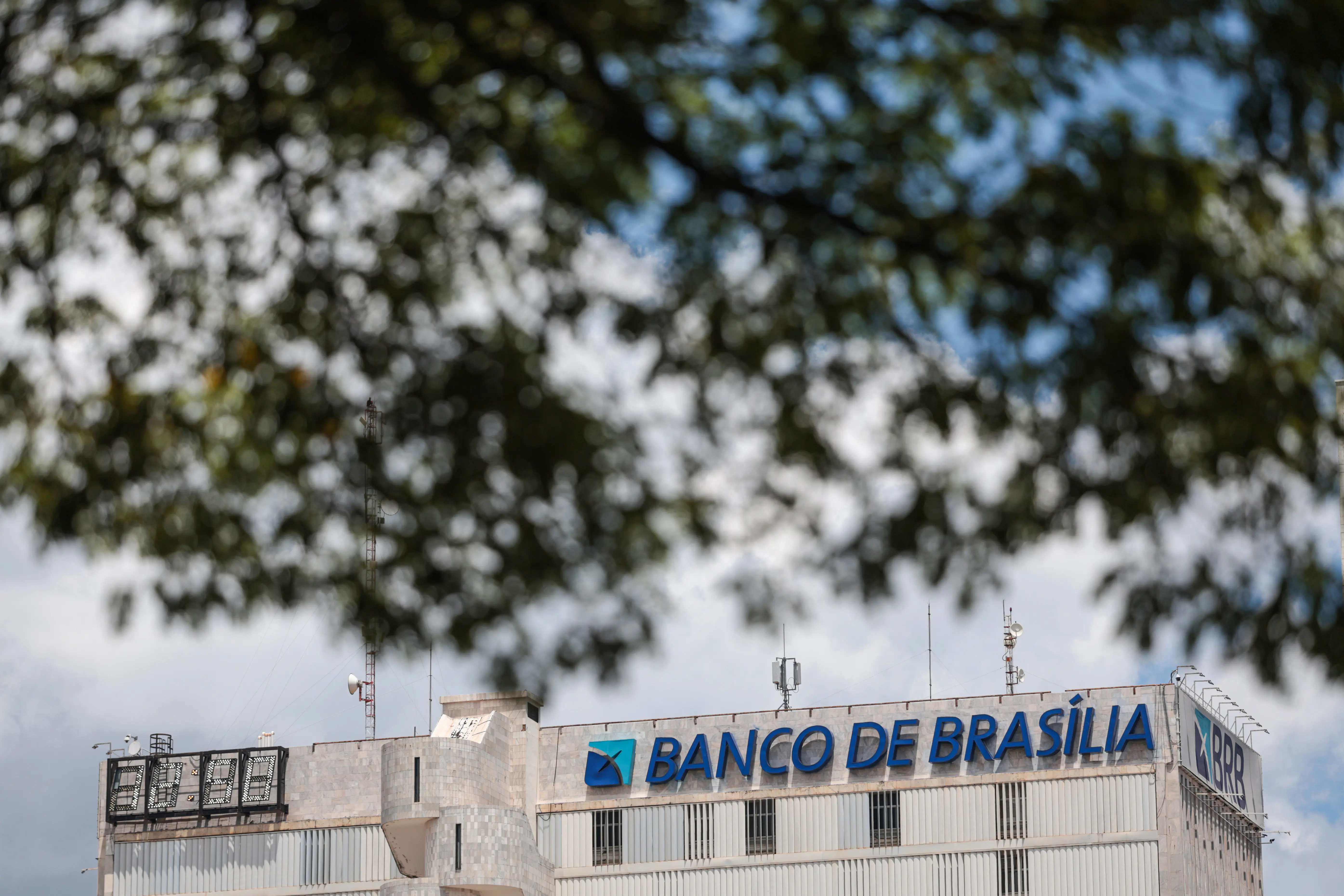 Caso Master: dirigentes do brb são afastados