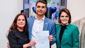 Soraya Santos (PL-RJ) ao lado de Flávio Bolsonaro(PL-RJ) e da deputada federal Coronel Fernanda (PL-MT) - Foto: Divulgação/Agência Câmara