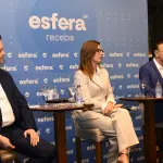 Kassab, à esquerda do leitor; a jornalista e mediadora do evento, Joana Treptow; e, à direita do leitor, Edinho Silva | Foto: Divulgação/Iara Morcelli/Esfera Brasil