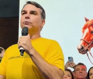 O pré-candidato do PL à Presidência, Flávio Bolsonaro, durante evento no RS | Foto: Reprodução/X/FlavioBolsonaro