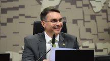 Flávio lidera 1 turno segundo levantamento Veritá