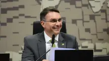 Flávio lidera 1 turno segundo levantamento Veritá