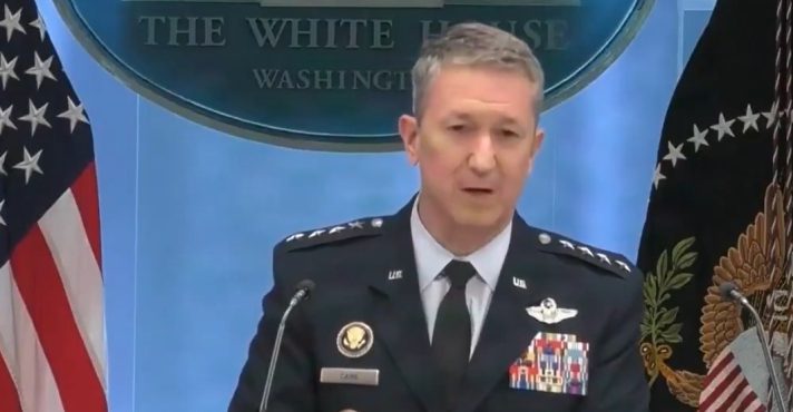 O general da Força Aérea dos EUA Dan Caine: "Não deixamos ninguém para trás" | Foto: Reprodução/X