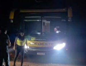 Ladrões se passam por policiais