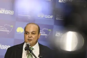 Ibaneis havia sido convocado pela comissão, que aprovou o requerimento do senador Alessandro Vieira (MDB-SE) para ouvi-lo sobre a suposta tentativa de compra do Banco Master pelo Banco de Brasília (BRB). O ministro do STF André Mendonça dispensou o ex-governador do Distrito Federal de comparecer à Comissão | Foto: Marcelo Camargo/Agência Brasil