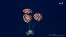 Momento em que a cápsula Orion toca o mar do Pacífico, nos EUA | Foto: Reprodução/X/@Nasa
