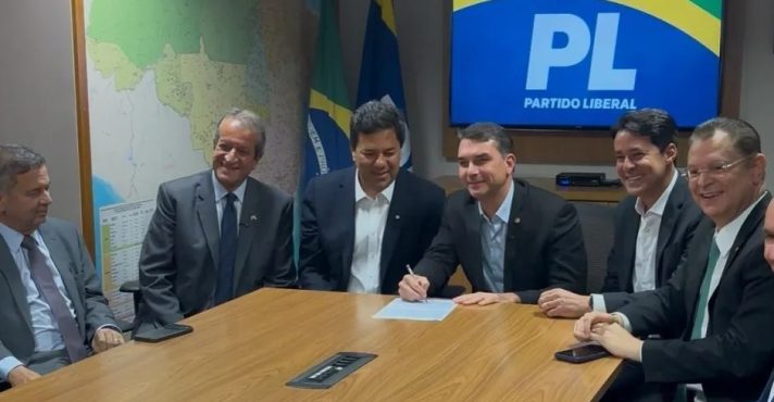 Membros do PL durante reunião de filiação | Foto: Divulgação/PL