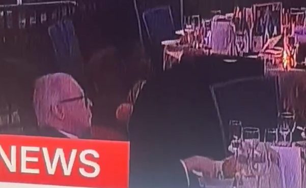 agente-talentos-comendo-tiroteio-estados-unidos-trump
