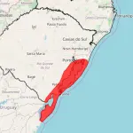 Vendaval atinge principalmente a faixa costeira e está associado a um ciclone extratropical que atua sobre o Uruguai e se desloca em direção ao oceano | Foto: Reprodução/Inmet