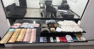 Policiais apreenderam diversas drogas e celulares | Foto: Divulgação/Secretaria da Segurança Pública de São Paulo